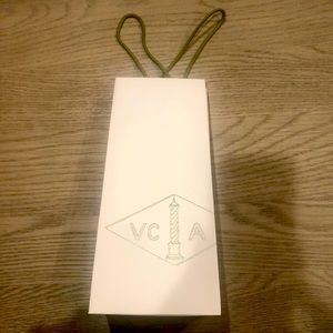 Van Cleef& Arpels shopping bag - minor mark on the bottom